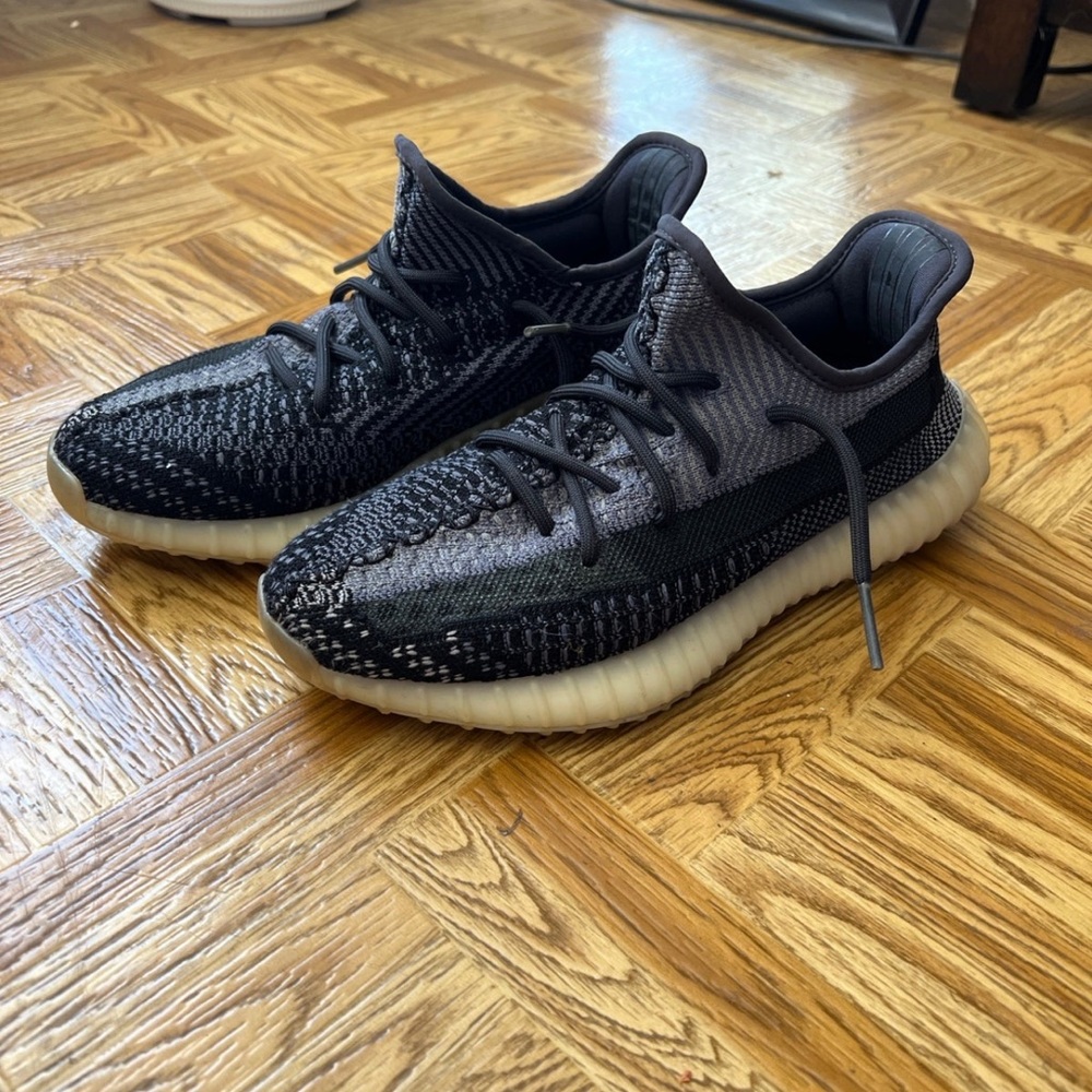 Yeezy 350 v2 carbon